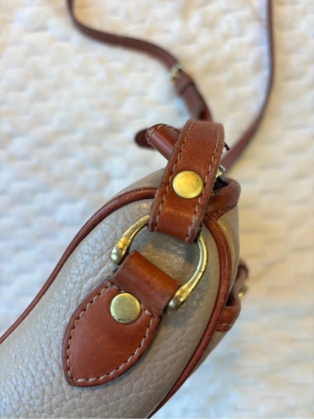 Liz Claiborne Cream Pebbled Leather Crossbody Shoulder Bag Brown Trim